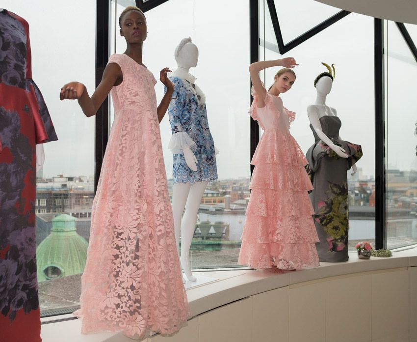 Modelos en exposición de moda